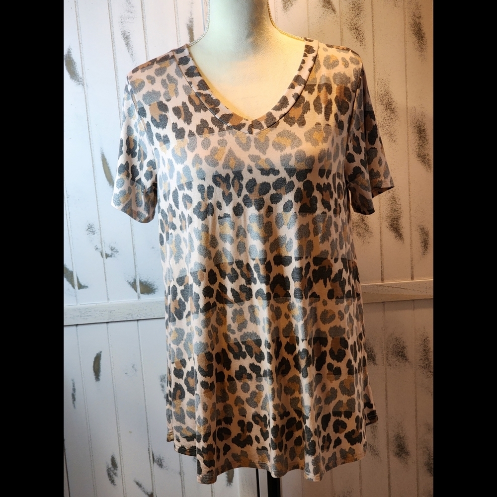 Perfect Peach Leopard Print V-Neck Women's Top